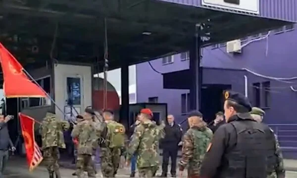 Column of veterans and citizens crossing the border to go to protest in Tirana