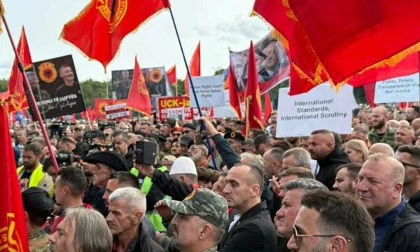 Dagens protester i Tirana till stöd för tidigare KLA-ledare som prövas på Haag