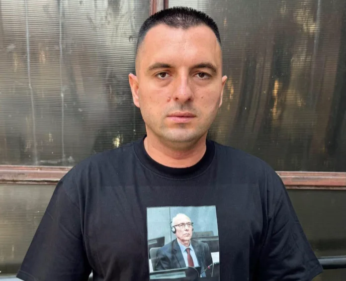 Fadil Fazliu's zoon roept burgers op tot protest “Ik ben KLA” in Tirana
