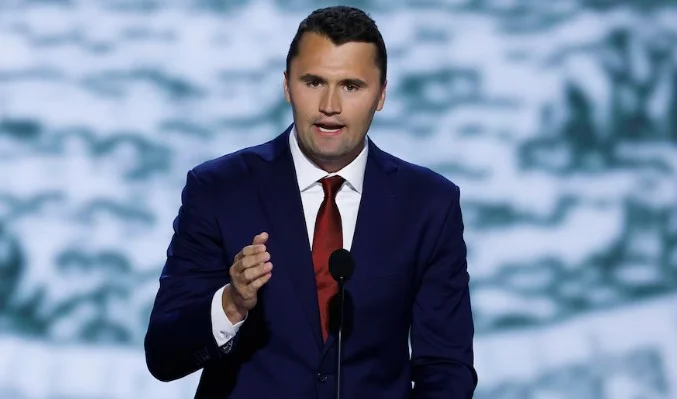 EUA cancela vistos para 6 pessoas, devido a comentários sobre o assassinato de Charlie Kirk
