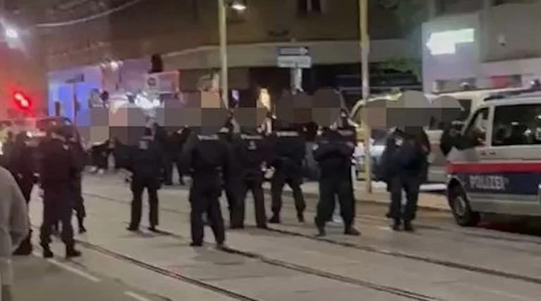 Είδαμε την άποψη, Αλβανοί και Σέρβοι χτυπήθηκαν στη Βιέννη μετά τον αγώνα Σερβίας-Αλβανίας
