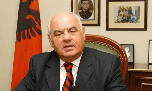 Dette er KLA”! Protest i Tirana, Moses: De bliver tilbageholdt uretfærdigt i fængslet.