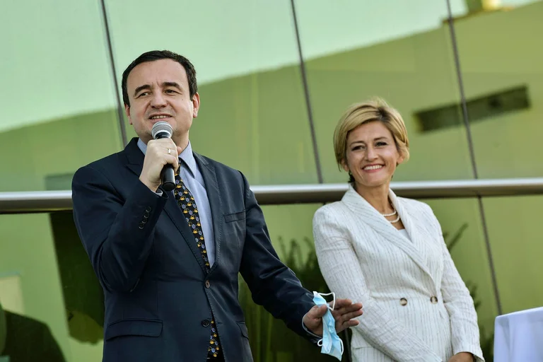 Kurt decideix formar el govern, jo com alternativa són eleccions noves.
