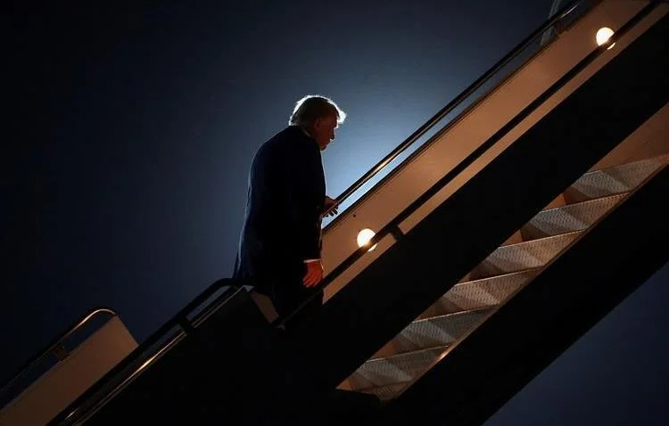 Efter att ha undertecknat Gazas fredsavtal lämnar Trump Egypten för Washington