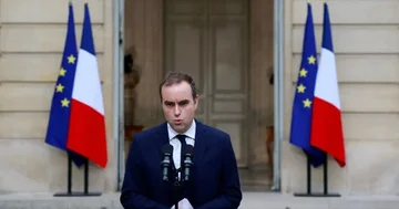 Francija ima novo vlado, LeCornu uvaja nov kabinet.