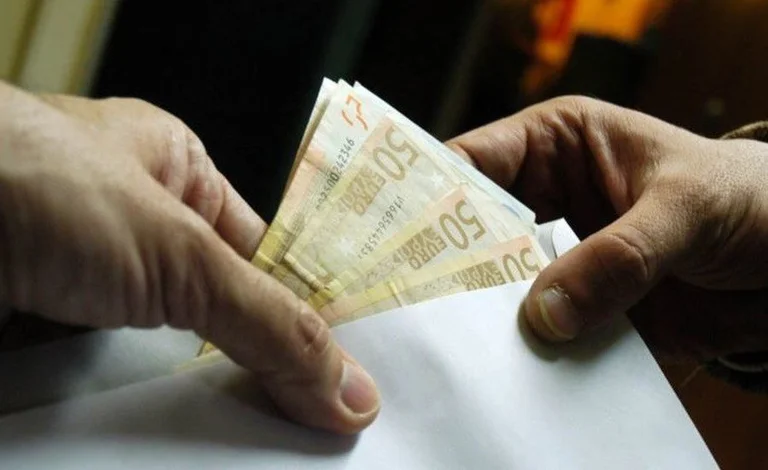 Один продал второй голос за 120 евро, оба оказались в полиции