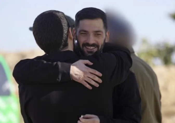 Exciting: Reunited in two years, twins, first hug after Hamas' release