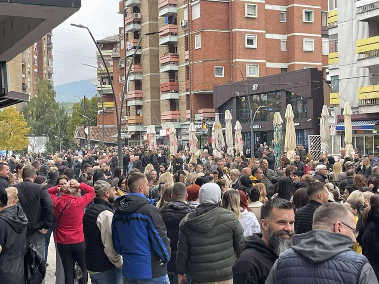 Serbisk lista accepterar Vuciqis intervention i Kosovo val, Tack det