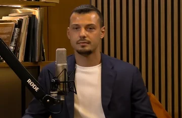 Srečen sem, da sem sin Hashima Thacia, Andrewa.