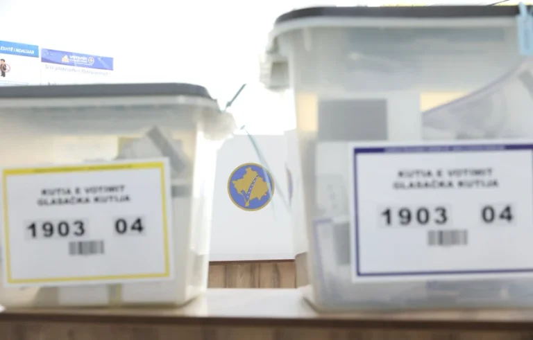17 общини в отлив, предимно VV