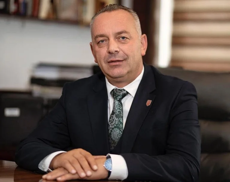 Counting ends in Decan: Bashkim Ramosaj wins hard