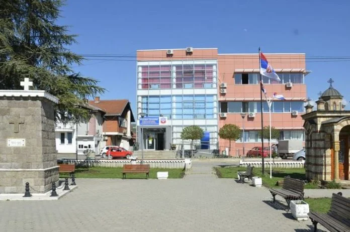 A szavazatok több mint 14% -a Gracanicában szerepel, így verseny az Albán Republikánus Szövetség között