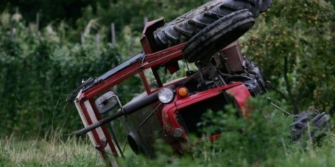 traktor self-nehoda ve Skenderaj, ztratí svůj život