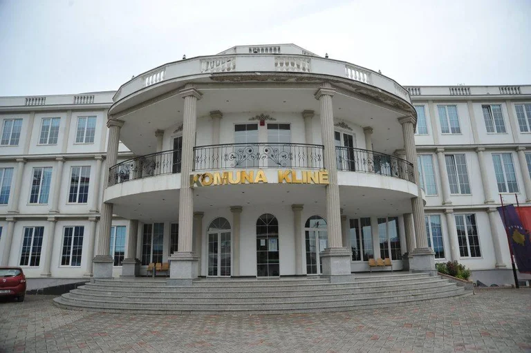 Bastisje brenda komunës së Klinës