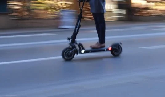 Arnavutluk geçici olarak elektrik trollerinin dolaşımını yasaklar