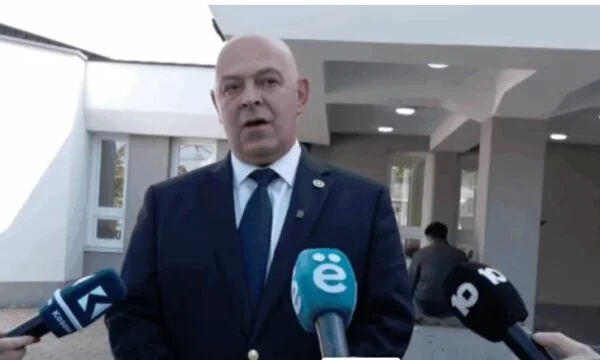 Ginny: Dobrý den pro hlasování pro naši demokratickou obec