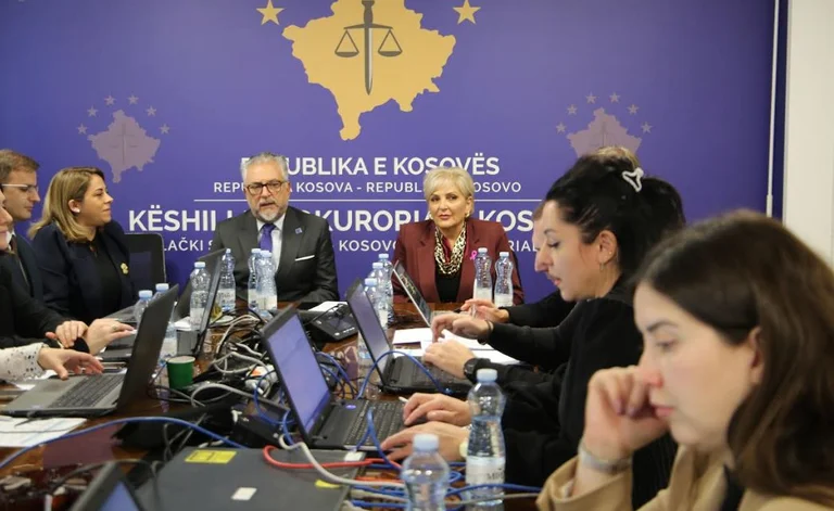 Národní koordinátor a šéf EULEX zdůrazňuje závazek k ochraně hlasování během voleb