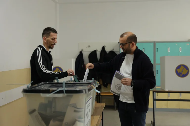 Arber Ishmael hlasuje v Gjilan: Naše srdce a odpovědnost za budoucnost města byly odloženy