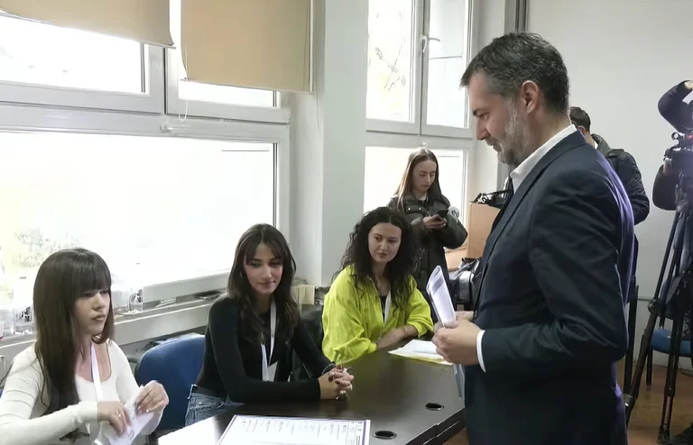 Oylamadan sonra Ceku: Bunun bir tatil olacağına inanıyorum