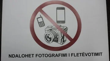 Glasujte za fotografijo, trije aretirani v Drenasu.
