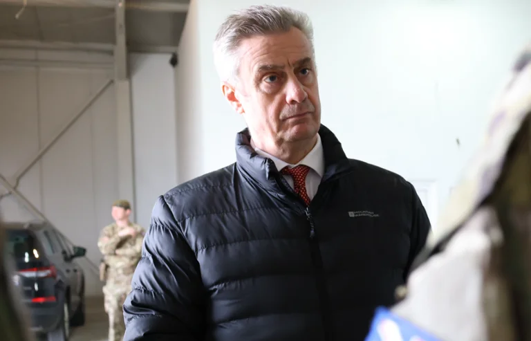 Britský velvyslanec volá 12. října Důležité datum