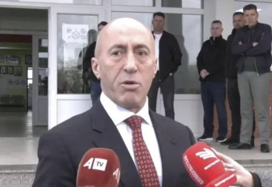 Haradinaj 투표 와 그의 어머니 에 Glodjan: Feels good to vote 어디 아버지 투표