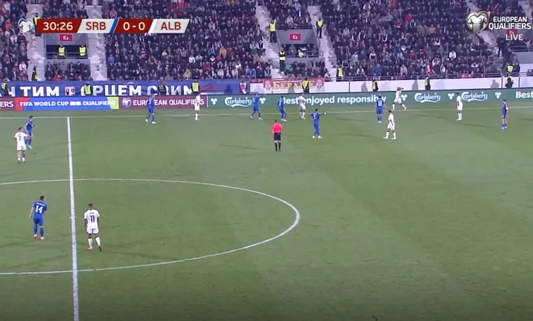 36 minuter av spel, Albanien, med första fall mot Serbien