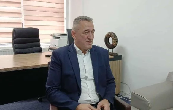 Rassic is replaced by Vukmirovic becoming minister for Communists and Kthim