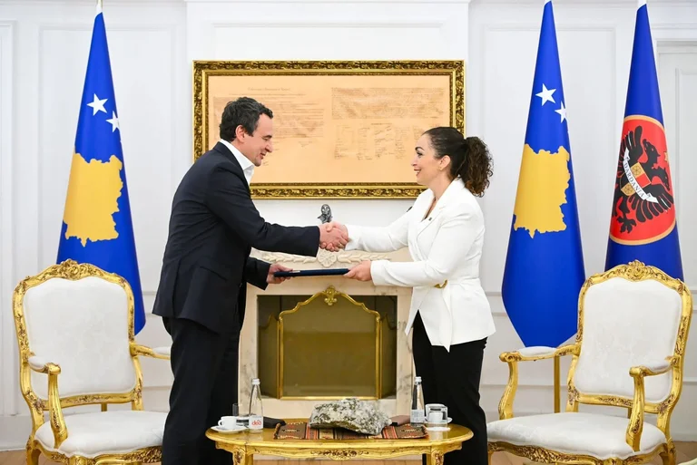 Osman charge Albin Kurti de former le gouvernement de la République du Kosovo