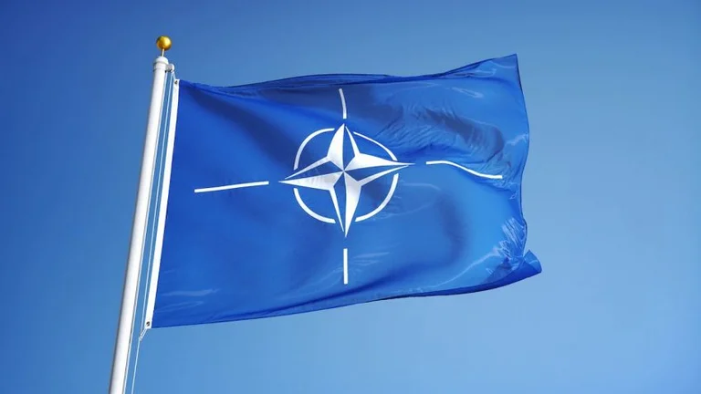 L'OTAN pour les craintes du Kosovo : toute activité aérienne devrait être coordonnée avec la KFOR