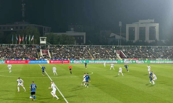 La première partie du dimanche n'appartient à personne, égal au Kosovo, Slovénie