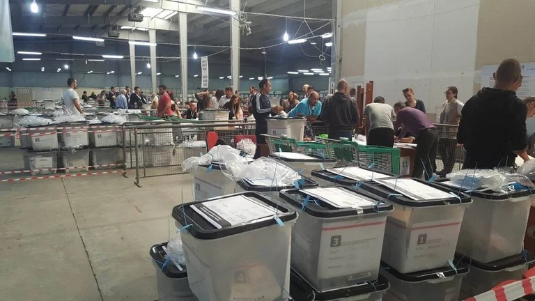 La CCE annonce la distribution du matériel électoral du 12 octobre
