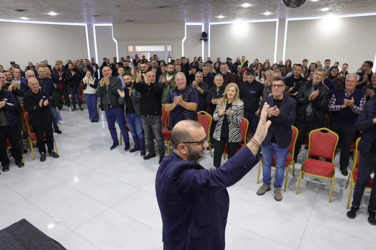 Arber Ishmael : La victoire est à nous, parce que nous sommes avec des gens, nous sommes avec des citoyens, et nous sommes pour Gjilan.