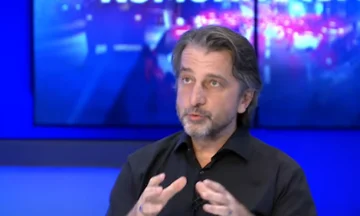 Rama napredek naslovi Ceku: Še dobro, da sva se prepirala, ali ne veš, kdo ti je dovolil priti?