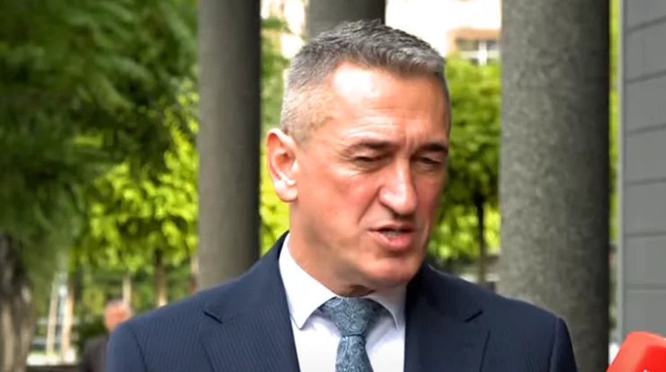 C'est bon. Le poste de député ne dépend pas de moi