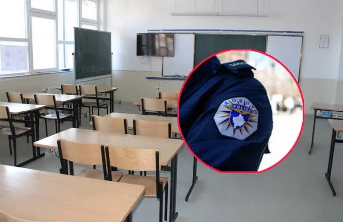 Les élèves de 13 ans de Ferizaj vont à l'école avec des armes à feu