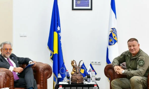 Le directeur de la police rencontre le chef d'EULEX, parle de la planification de la police et de son engagement dans la gestion du processus électoral