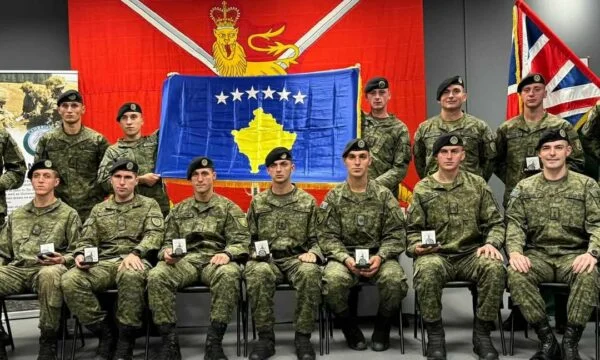 KSF prend de l'argent dans la patrouille cambrienne “en Grande-Bretagne