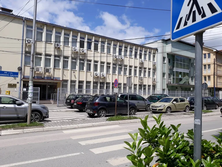 Un mois de détention contre des suspects en violation d'un mineur à Gjakova