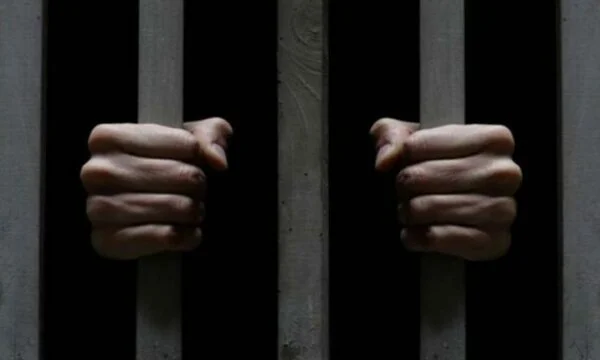 Un mois de détention pour violation d'un mineur à Gjakova
