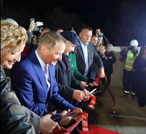 Ferit Idrizi a inauguré le parking souterrain à Vushtri: des promesses à la réalité