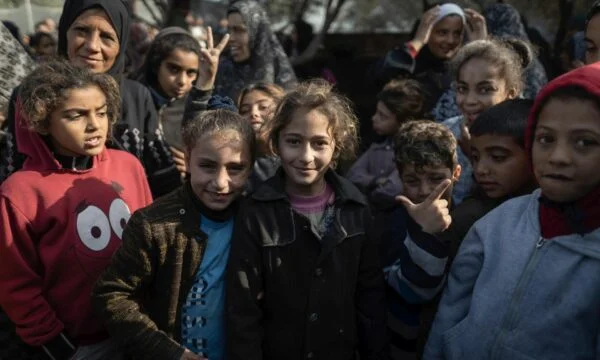 “Retour dans nos foyers” : Certains enfants de Gaza célèbrent l'accord de cessez-le-feu