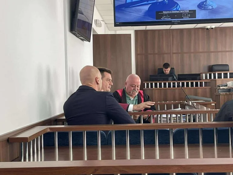 Des sessions d'ennemis de Slavko pour attaque contre des journalistes aujourd'hui sont organisées
