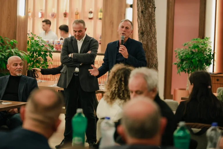 Osmani rencontre des représentants de la communauté culturelle : Field Kosovo a un grand potentiel culturel