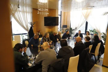 Arrian Tahiri se sreča z umetniki Mitrovice: bogato kulturno življenje po vsem mestu