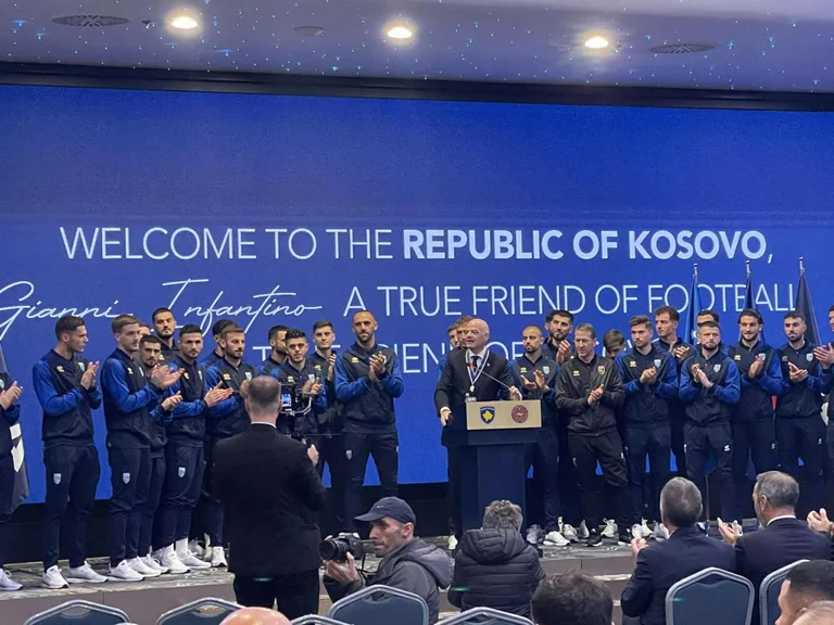 Infantino: La médaille est dédiée à Fadil Vokrrit