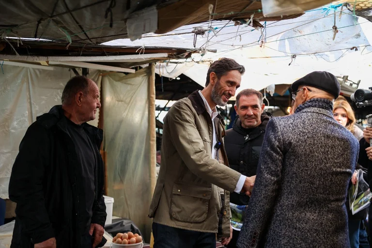 Pont Ismaili sur le vieux marché de Pristina : Désillusion des gouvernements de 25 ans, sa transformation commence le 12 octobre