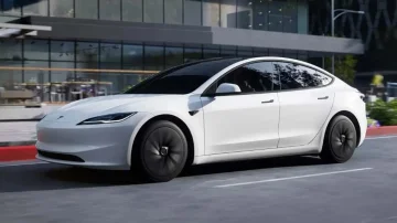 Tesla surprised with a new standard 3 model