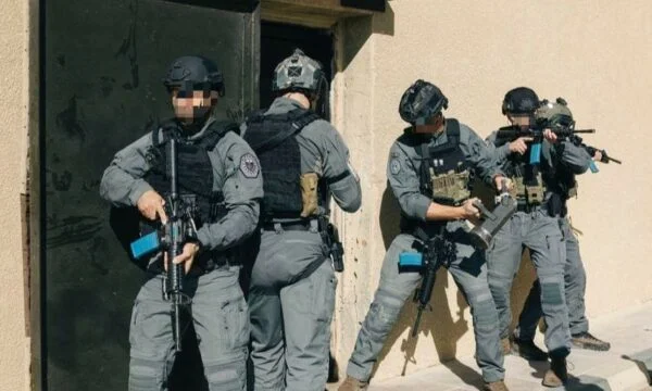 Police d'unité spéciale, partie de la compétition en Jordanie, aller en finale