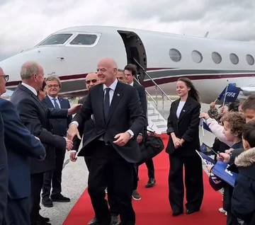 Gianni InfantinoがKosovo (VIDEO)に到着